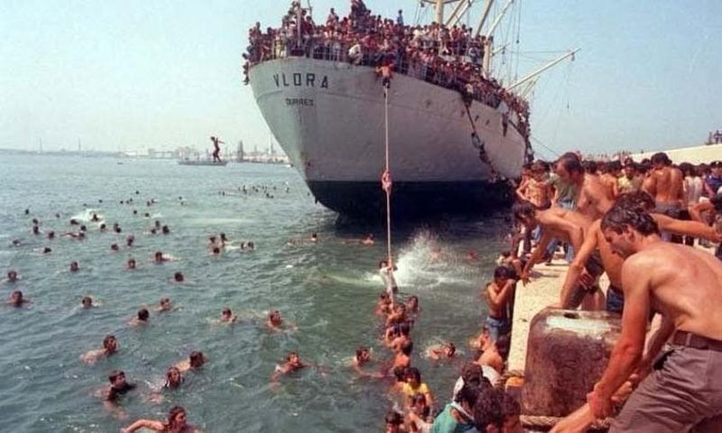 J ALBANOIS T LA CASERMA D SAMAVROMARE 1 001
